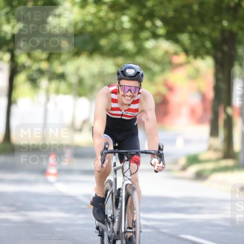 11.08.2024 - GEWOBA Citytriathlon Bremen H.Heesch http://msf.ph/oto/6772299 11.08.2024 11:37:40 Radfahren 751, 856, 898 meine-sportfotos.de