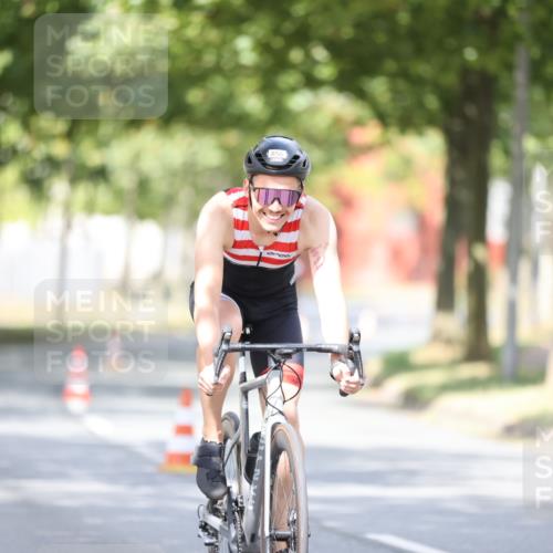 11.08.2024 - GEWOBA Citytriathlon Bremen H.Heesch http://msf.ph/oto/6772302 11.08.2024 11:37:40 Radfahren 751, 856, 898 meine-sportfotos.de