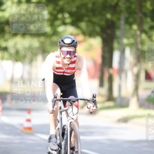 11.08.2024 - GEWOBA Citytriathlon Bremen H.Heesch http://msf.ph/oto/6772307 11.08.2024 11:37:40 Radfahren 751, 856, 898 meine-sportfotos.de