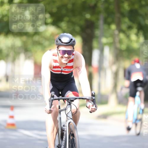 11.08.2024 - GEWOBA Citytriathlon Bremen H.Heesch http://msf.ph/oto/6772313 11.08.2024 11:37:40 Radfahren 751, 856, 898 meine-sportfotos.de