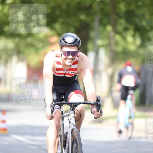11.08.2024 - GEWOBA Citytriathlon Bremen H.Heesch http://msf.ph/oto/6772316 11.08.2024 11:37:40 Radfahren 751, 856, 898 meine-sportfotos.de