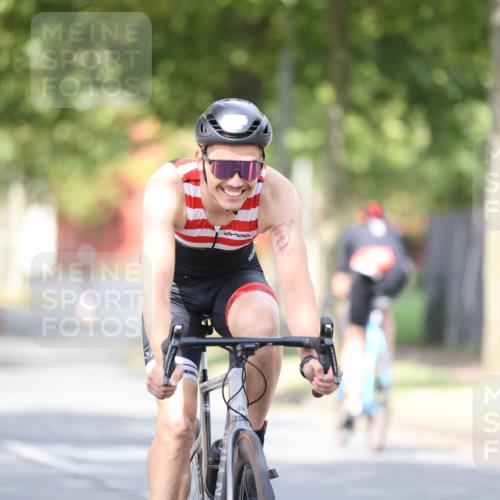 11.08.2024 - GEWOBA Citytriathlon Bremen H.Heesch http://msf.ph/oto/6772319 11.08.2024 11:37:40 Radfahren 751, 856, 898 meine-sportfotos.de