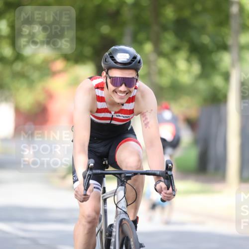 11.08.2024 - GEWOBA Citytriathlon Bremen H.Heesch http://msf.ph/oto/6772322 11.08.2024 11:37:40 Radfahren 751, 856, 898 meine-sportfotos.de