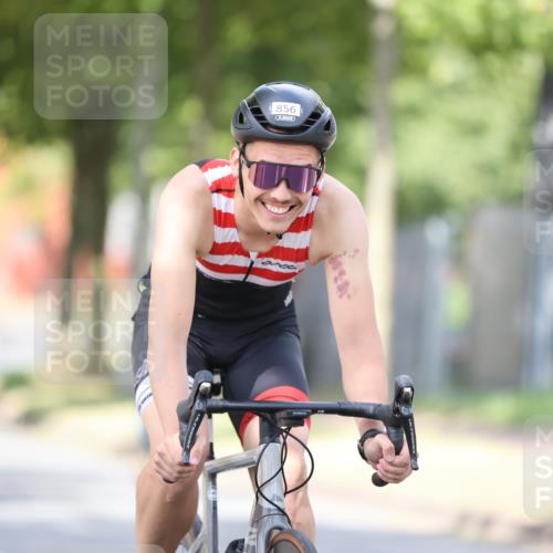 11.08.2024 - GEWOBA Citytriathlon Bremen H.Heesch http://msf.ph/oto/6772332 11.08.2024 11:37:41 Radfahren 751, 856, 898 meine-sportfotos.de