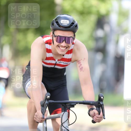 11.08.2024 - GEWOBA Citytriathlon Bremen H.Heesch http://msf.ph/oto/6772337 11.08.2024 11:37:41 Radfahren 751, 856, 898 meine-sportfotos.de