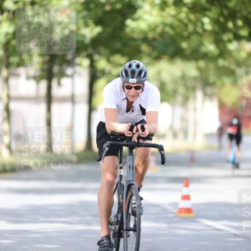 11.08.2024 - GEWOBA Citytriathlon Bremen H.Heesch http://msf.ph/oto/6772349 11.08.2024 11:37:43 Radfahren 751, 856, 898 meine-sportfotos.de