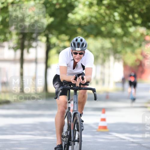 11.08.2024 - GEWOBA Citytriathlon Bremen H.Heesch http://msf.ph/oto/6772353 11.08.2024 11:37:43 Radfahren 751, 856, 898 meine-sportfotos.de