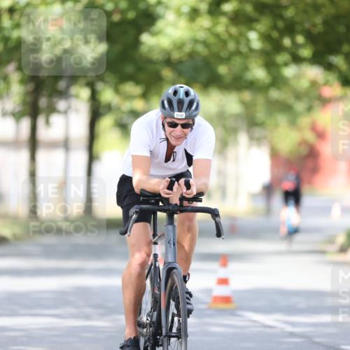 11.08.2024 - GEWOBA Citytriathlon Bremen H.Heesch http://msf.ph/oto/6772357 11.08.2024 11:37:44 Radfahren 751, 804, 856, 898 meine-sportfotos.de