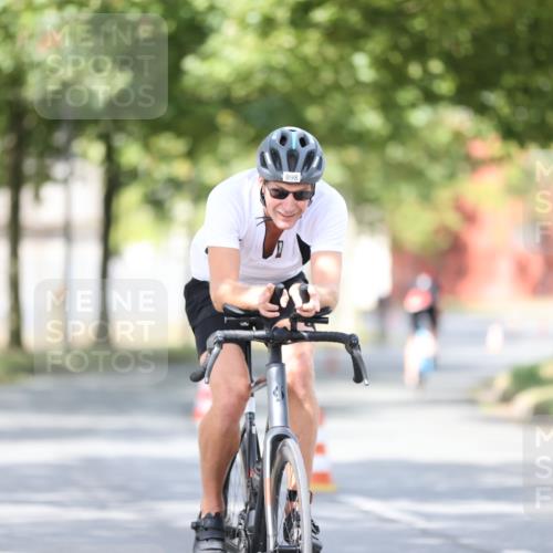 11.08.2024 - GEWOBA Citytriathlon Bremen H.Heesch http://msf.ph/oto/6772364 11.08.2024 11:37:44 Radfahren 751, 804, 856, 898 meine-sportfotos.de