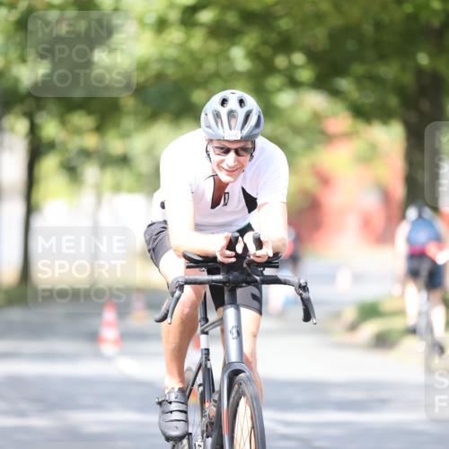 11.08.2024 - GEWOBA Citytriathlon Bremen H.Heesch http://msf.ph/oto/6772372 11.08.2024 11:37:44 Radfahren 751, 804, 856, 898 meine-sportfotos.de