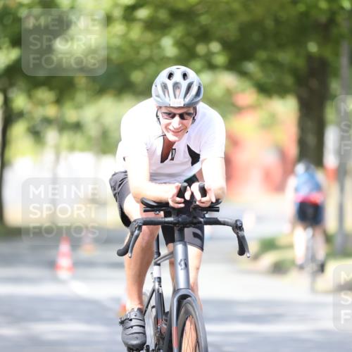 11.08.2024 - GEWOBA Citytriathlon Bremen H.Heesch http://msf.ph/oto/6772376 11.08.2024 11:37:44 Radfahren 751, 804, 856, 898 meine-sportfotos.de