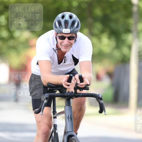 11.08.2024 - GEWOBA Citytriathlon Bremen H.Heesch http://msf.ph/oto/6772393 11.08.2024 11:37:44 Radfahren 751, 804, 856, 898 meine-sportfotos.de