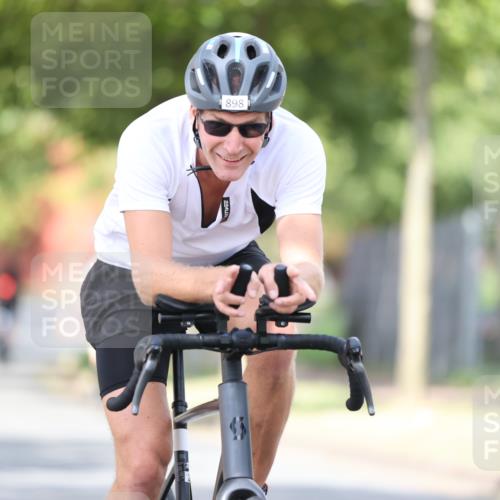 11.08.2024 - GEWOBA Citytriathlon Bremen H.Heesch http://msf.ph/oto/6772396 11.08.2024 11:37:44 Radfahren 751, 804, 856, 898 meine-sportfotos.de