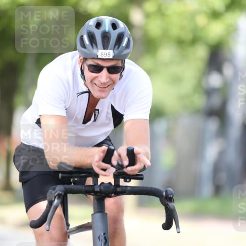 11.08.2024 - GEWOBA Citytriathlon Bremen H.Heesch http://msf.ph/oto/6772403 11.08.2024 11:37:44 Radfahren 751, 804, 856, 898 meine-sportfotos.de