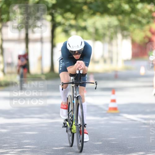 11.08.2024 - GEWOBA Citytriathlon Bremen H.Heesch http://msf.ph/oto/6772428 11.08.2024 11:37:53 Radfahren 751, 804, 856, 898 meine-sportfotos.de