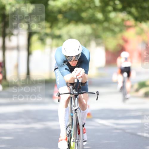 11.08.2024 - GEWOBA Citytriathlon Bremen H.Heesch http://msf.ph/oto/6772441 11.08.2024 11:37:53 Radfahren 751, 804, 856, 898 meine-sportfotos.de