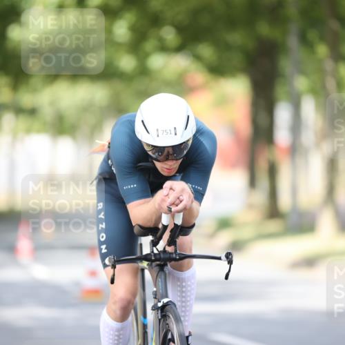 11.08.2024 - GEWOBA Citytriathlon Bremen H.Heesch http://msf.ph/oto/6772460 11.08.2024 11:37:53 Radfahren 751, 804, 856, 898 meine-sportfotos.de