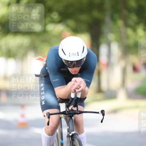 11.08.2024 - GEWOBA Citytriathlon Bremen H.Heesch http://msf.ph/oto/6772465 11.08.2024 11:37:53 Radfahren 751, 804, 856, 898 meine-sportfotos.de