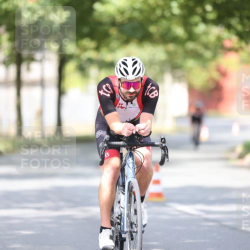 11.08.2024 - GEWOBA Citytriathlon Bremen H.Heesch http://msf.ph/oto/6772470 11.08.2024 11:37:56 Radfahren 751, 804, 898 meine-sportfotos.de
