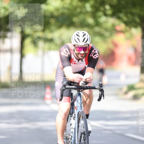 11.08.2024 - GEWOBA Citytriathlon Bremen H.Heesch http://msf.ph/oto/6772477 11.08.2024 11:37:56 Radfahren 751, 804, 898 meine-sportfotos.de