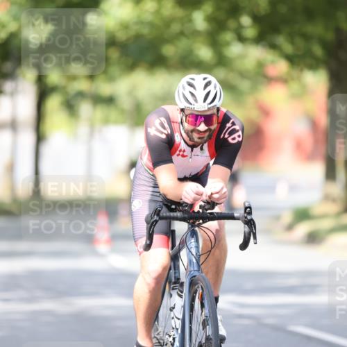 11.08.2024 - GEWOBA Citytriathlon Bremen H.Heesch http://msf.ph/oto/6772479 11.08.2024 11:37:56 Radfahren 751, 804, 898 meine-sportfotos.de