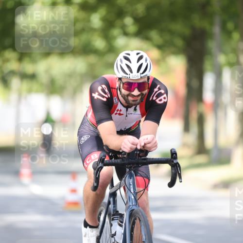 11.08.2024 - GEWOBA Citytriathlon Bremen H.Heesch http://msf.ph/oto/6772490 11.08.2024 11:37:57 Radfahren 751, 804, 898 meine-sportfotos.de