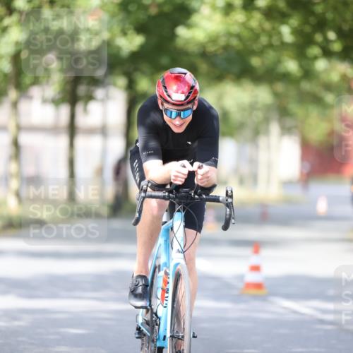 11.08.2024 - GEWOBA Citytriathlon Bremen H.Heesch http://msf.ph/oto/6772528 11.08.2024 11:38:26 Radfahren 781, 791 meine-sportfotos.de