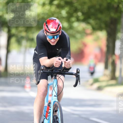 11.08.2024 - GEWOBA Citytriathlon Bremen H.Heesch http://msf.ph/oto/6772545 11.08.2024 11:38:26 Radfahren 781, 791 meine-sportfotos.de