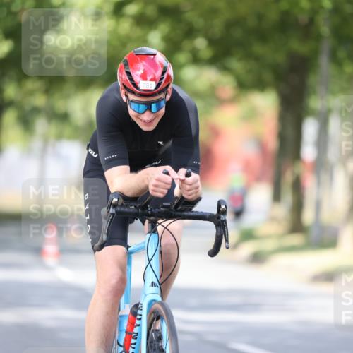 11.08.2024 - GEWOBA Citytriathlon Bremen H.Heesch http://msf.ph/oto/6772548 11.08.2024 11:38:26 Radfahren 781, 791 meine-sportfotos.de