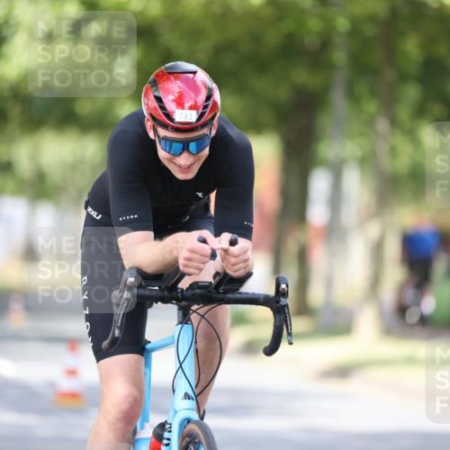 11.08.2024 - GEWOBA Citytriathlon Bremen H.Heesch http://msf.ph/oto/6772553 11.08.2024 11:38:26 Radfahren 781, 791 meine-sportfotos.de