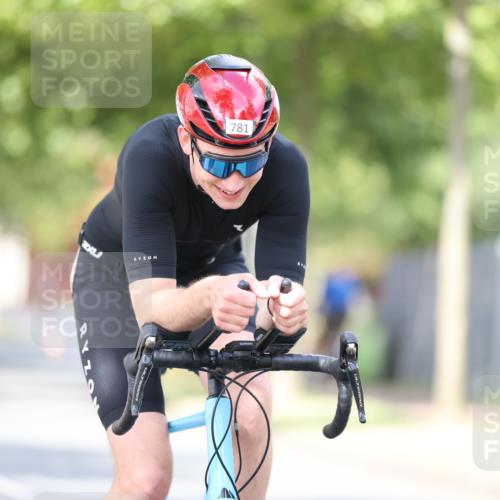 11.08.2024 - GEWOBA Citytriathlon Bremen H.Heesch http://msf.ph/oto/6772563 11.08.2024 11:38:26 Radfahren 781, 791 meine-sportfotos.de