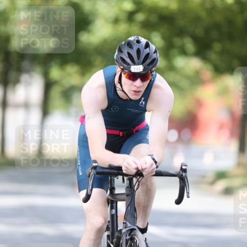 11.08.2024 - GEWOBA Citytriathlon Bremen H.Heesch http://msf.ph/oto/6772610 11.08.2024 11:38:32 Radfahren 769, 781, 791, 824, 1038 meine-sportfotos.de