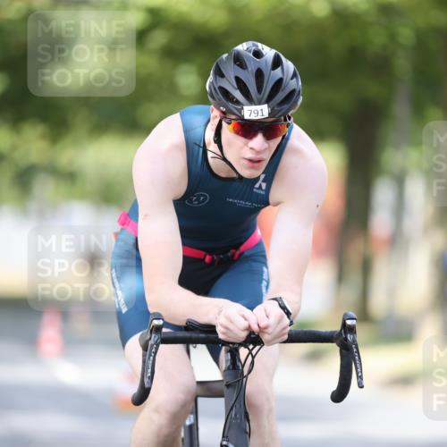 11.08.2024 - GEWOBA Citytriathlon Bremen H.Heesch http://msf.ph/oto/6772618 11.08.2024 11:38:32 Radfahren 769, 781, 791, 824, 1038 meine-sportfotos.de