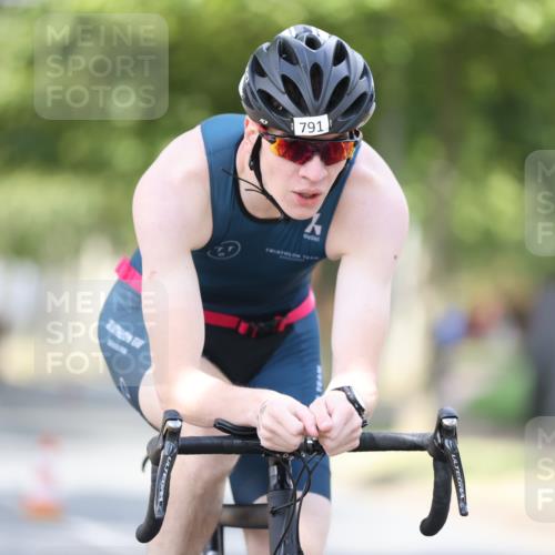 11.08.2024 - GEWOBA Citytriathlon Bremen H.Heesch http://msf.ph/oto/6772624 11.08.2024 11:38:32 Radfahren 769, 781, 791, 824, 1038 meine-sportfotos.de