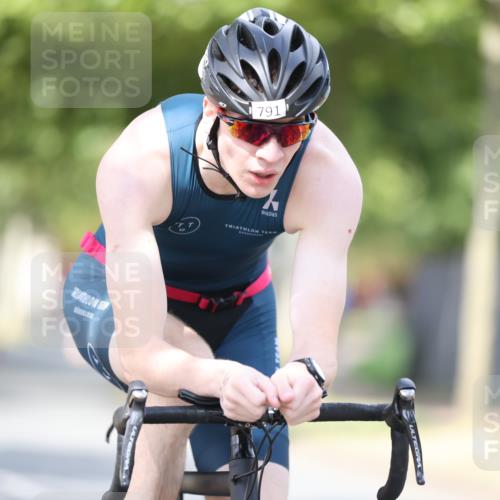 11.08.2024 - GEWOBA Citytriathlon Bremen H.Heesch http://msf.ph/oto/6772629 11.08.2024 11:38:32 Radfahren 769, 781, 791, 824, 1038 meine-sportfotos.de