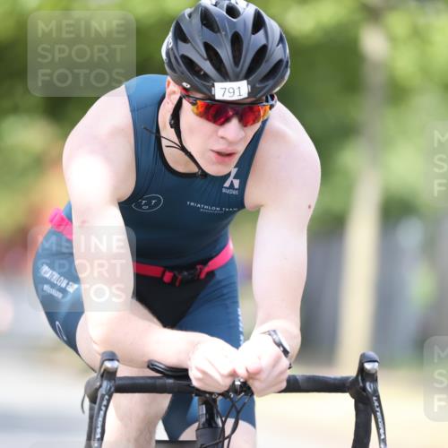 11.08.2024 - GEWOBA Citytriathlon Bremen H.Heesch http://msf.ph/oto/6772632 11.08.2024 11:38:32 Radfahren 769, 781, 791, 824, 1038 meine-sportfotos.de