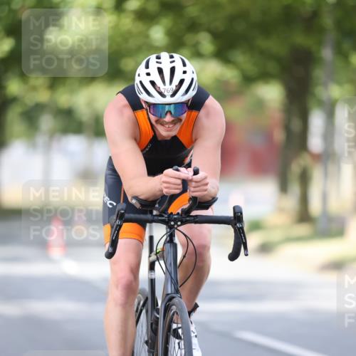 11.08.2024 - GEWOBA Citytriathlon Bremen H.Heesch http://msf.ph/oto/6772641 11.08.2024 11:38:39 Radfahren 769, 781, 791, 824, 1038 meine-sportfotos.de