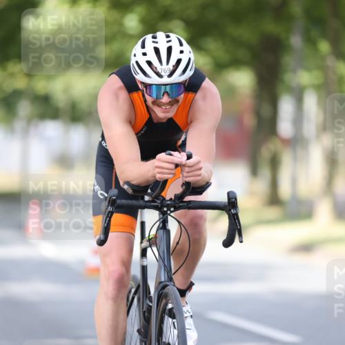 11.08.2024 - GEWOBA Citytriathlon Bremen H.Heesch http://msf.ph/oto/6772644 11.08.2024 11:38:39 Radfahren 769, 781, 791, 824, 1038 meine-sportfotos.de