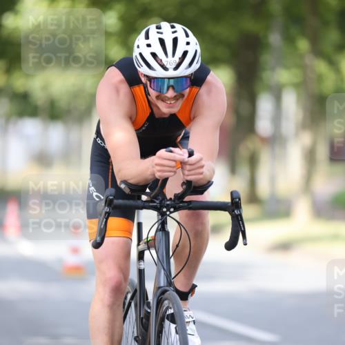 11.08.2024 - GEWOBA Citytriathlon Bremen H.Heesch http://msf.ph/oto/6772648 11.08.2024 11:38:40 Radfahren 769, 791, 824, 1038 meine-sportfotos.de