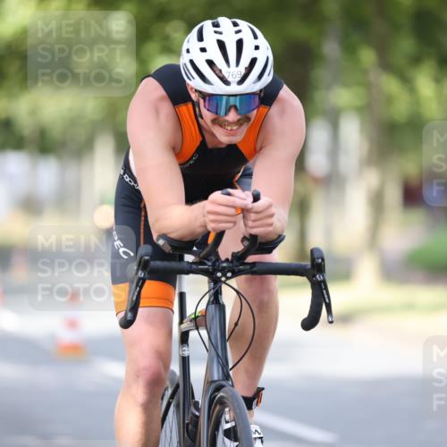11.08.2024 - GEWOBA Citytriathlon Bremen H.Heesch http://msf.ph/oto/6772651 11.08.2024 11:38:40 Radfahren 769, 791, 824, 1038 meine-sportfotos.de