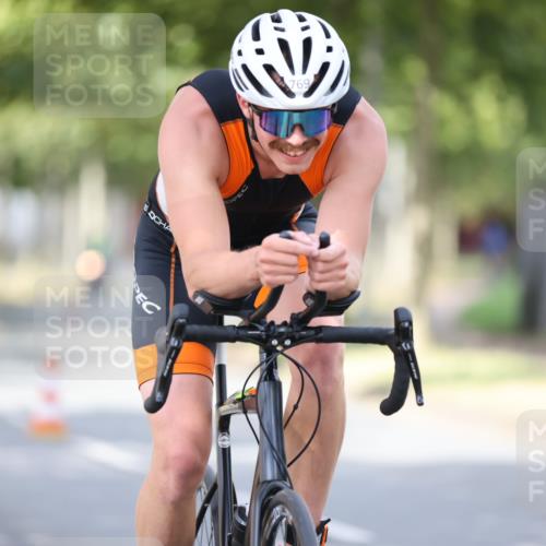 11.08.2024 - GEWOBA Citytriathlon Bremen H.Heesch http://msf.ph/oto/6772654 11.08.2024 11:38:40 Radfahren 769, 791, 824, 1038 meine-sportfotos.de