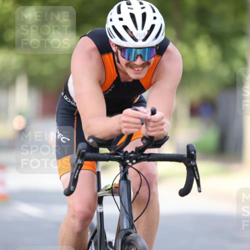 11.08.2024 - GEWOBA Citytriathlon Bremen H.Heesch http://msf.ph/oto/6772658 11.08.2024 11:38:40 Radfahren 769, 791, 824, 1038 meine-sportfotos.de