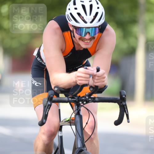11.08.2024 - GEWOBA Citytriathlon Bremen H.Heesch http://msf.ph/oto/6772661 11.08.2024 11:38:40 Radfahren 769, 791, 824, 1038 meine-sportfotos.de