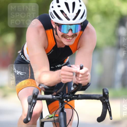11.08.2024 - GEWOBA Citytriathlon Bremen H.Heesch http://msf.ph/oto/6772668 11.08.2024 11:38:40 Radfahren 769, 791, 824, 1038 meine-sportfotos.de