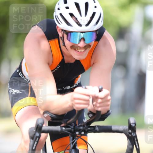 11.08.2024 - GEWOBA Citytriathlon Bremen H.Heesch http://msf.ph/oto/6772671 11.08.2024 11:38:40 Radfahren 769, 791, 824, 1038 meine-sportfotos.de