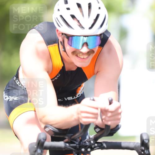 11.08.2024 - GEWOBA Citytriathlon Bremen H.Heesch http://msf.ph/oto/6772674 11.08.2024 11:38:40 Radfahren 769, 791, 824, 1038 meine-sportfotos.de