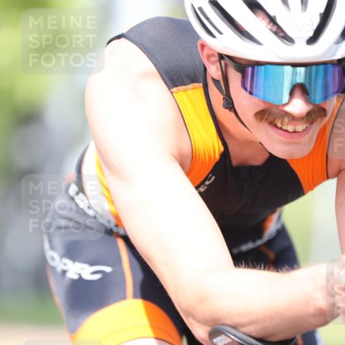 11.08.2024 - GEWOBA Citytriathlon Bremen H.Heesch http://msf.ph/oto/6772685 11.08.2024 11:38:40 Radfahren 769, 791, 824, 1038 meine-sportfotos.de