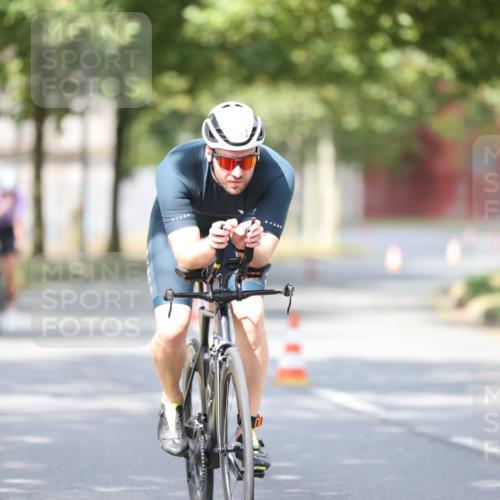 11.08.2024 - GEWOBA Citytriathlon Bremen H.Heesch http://msf.ph/oto/6772688 11.08.2024 11:38:42 Radfahren 769, 791, 824, 1038 meine-sportfotos.de