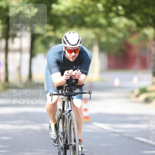 11.08.2024 - GEWOBA Citytriathlon Bremen H.Heesch http://msf.ph/oto/6772692 11.08.2024 11:38:42 Radfahren 769, 791, 824, 1038 meine-sportfotos.de