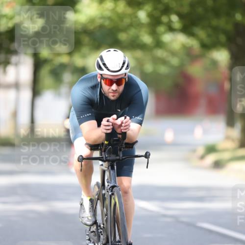 11.08.2024 - GEWOBA Citytriathlon Bremen H.Heesch http://msf.ph/oto/6772699 11.08.2024 11:38:42 Radfahren 769, 791, 824, 1038 meine-sportfotos.de